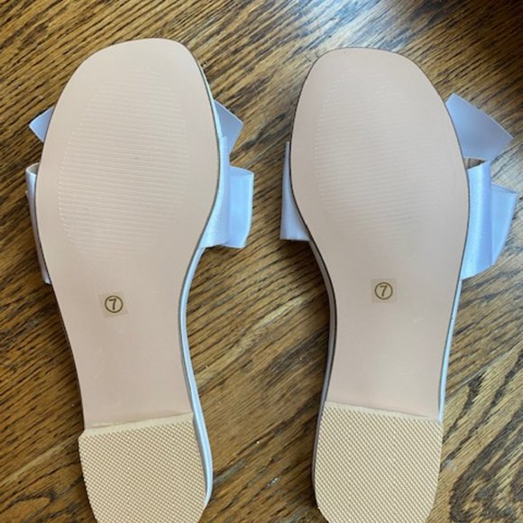Kailee P Wedding Slippers NEVER WORN - Picture 4 of 5